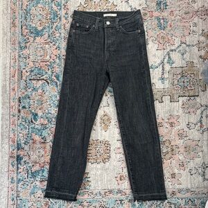 Levi’s Wedgie Straight Raw Hem